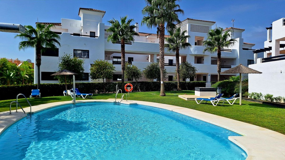 Modernes Apartment (107 m²) zwischen Golfplatz und Strand mit Terrasse und Meerblick, Casares, Spanien