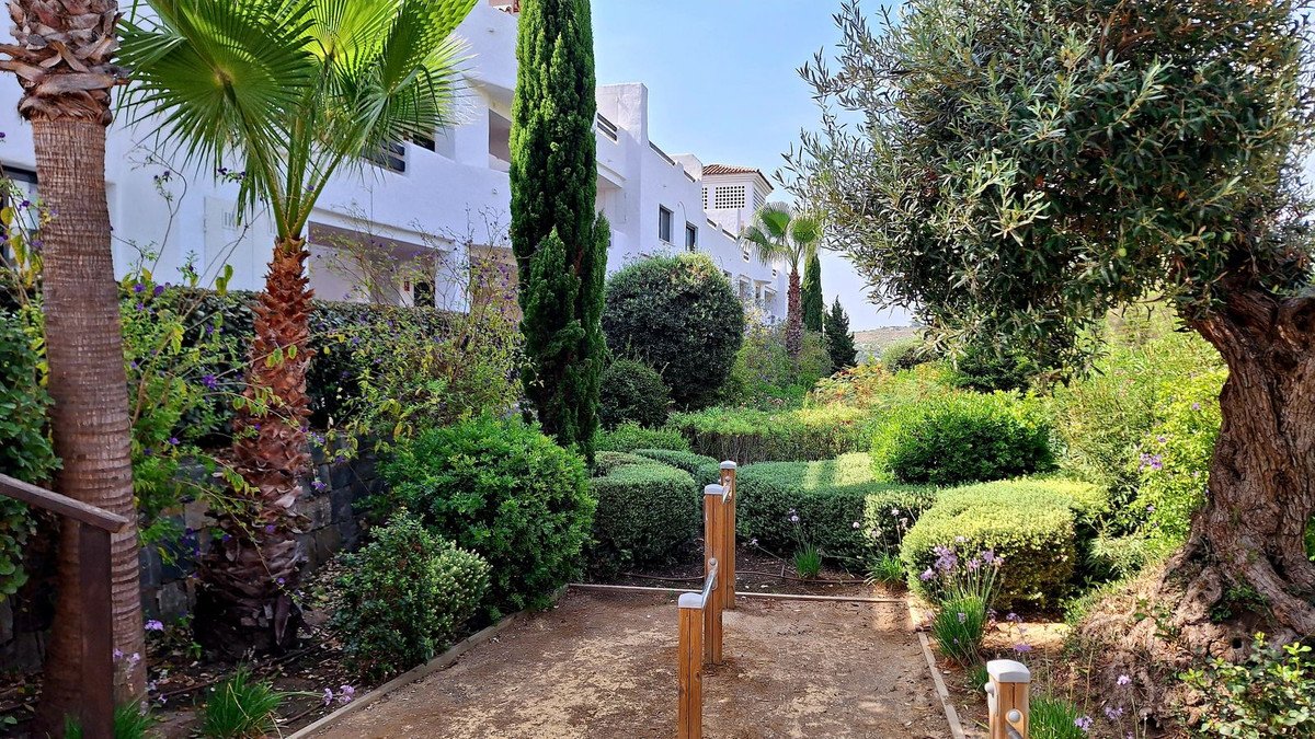 Modernes Apartment (107 m²) zwischen Golfplatz und Strand mit Terrasse und Meerblick, Casares, Spanien