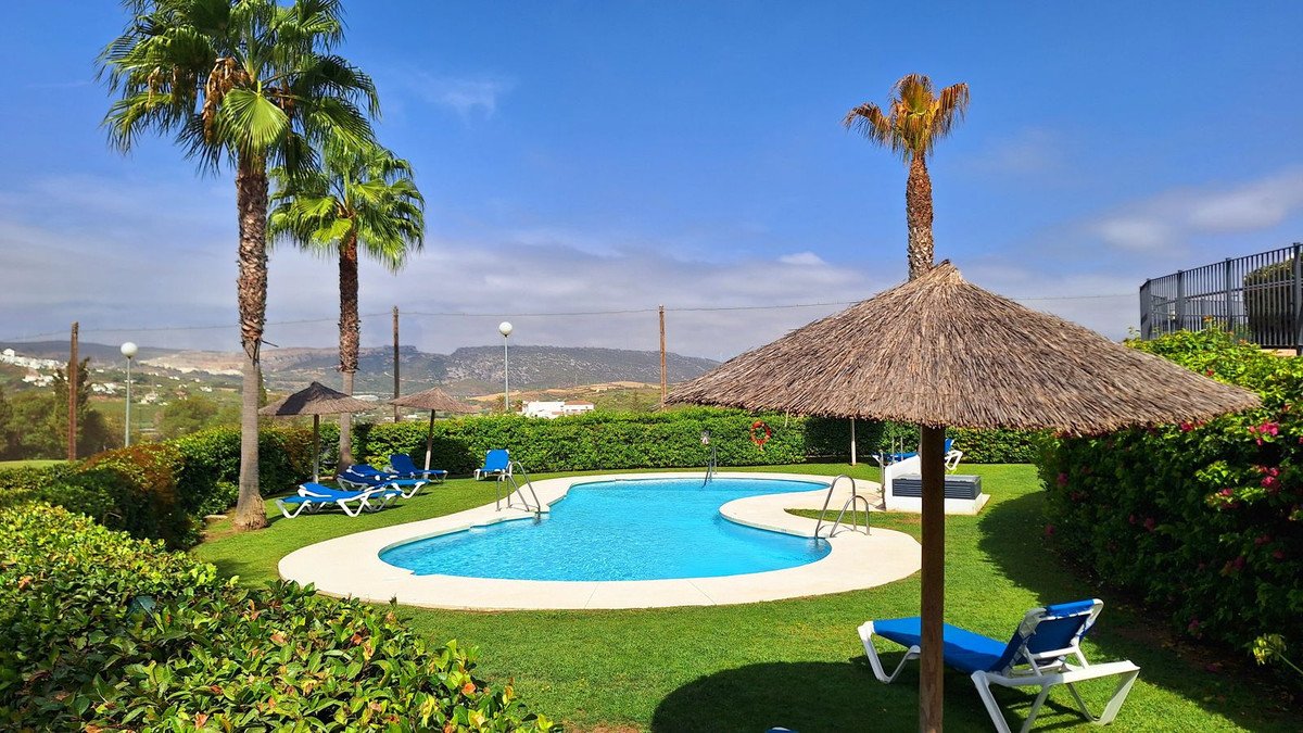 Modernes Apartment (107 m²) zwischen Golfplatz und Strand mit Terrasse und Meerblick, Casares, Spanien