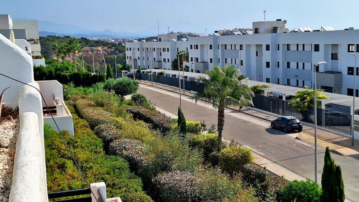 Modernes Apartment (107 m²) zwischen Golfplatz und Strand mit Terrasse und Meerblick, Casares, Spanien
