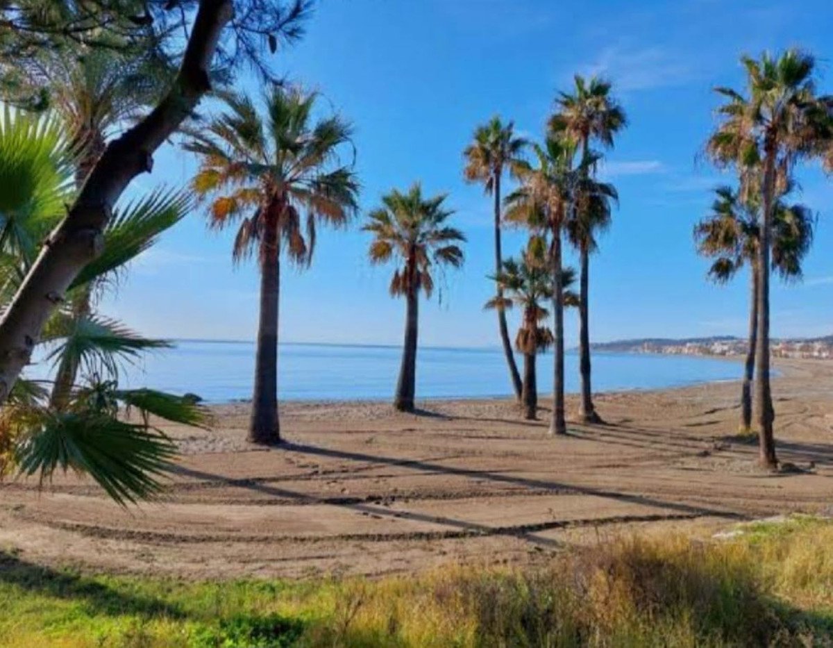 Modernes Apartment (107 m²) zwischen Golfplatz und Strand mit Terrasse und Meerblick, Casares, Spanien
