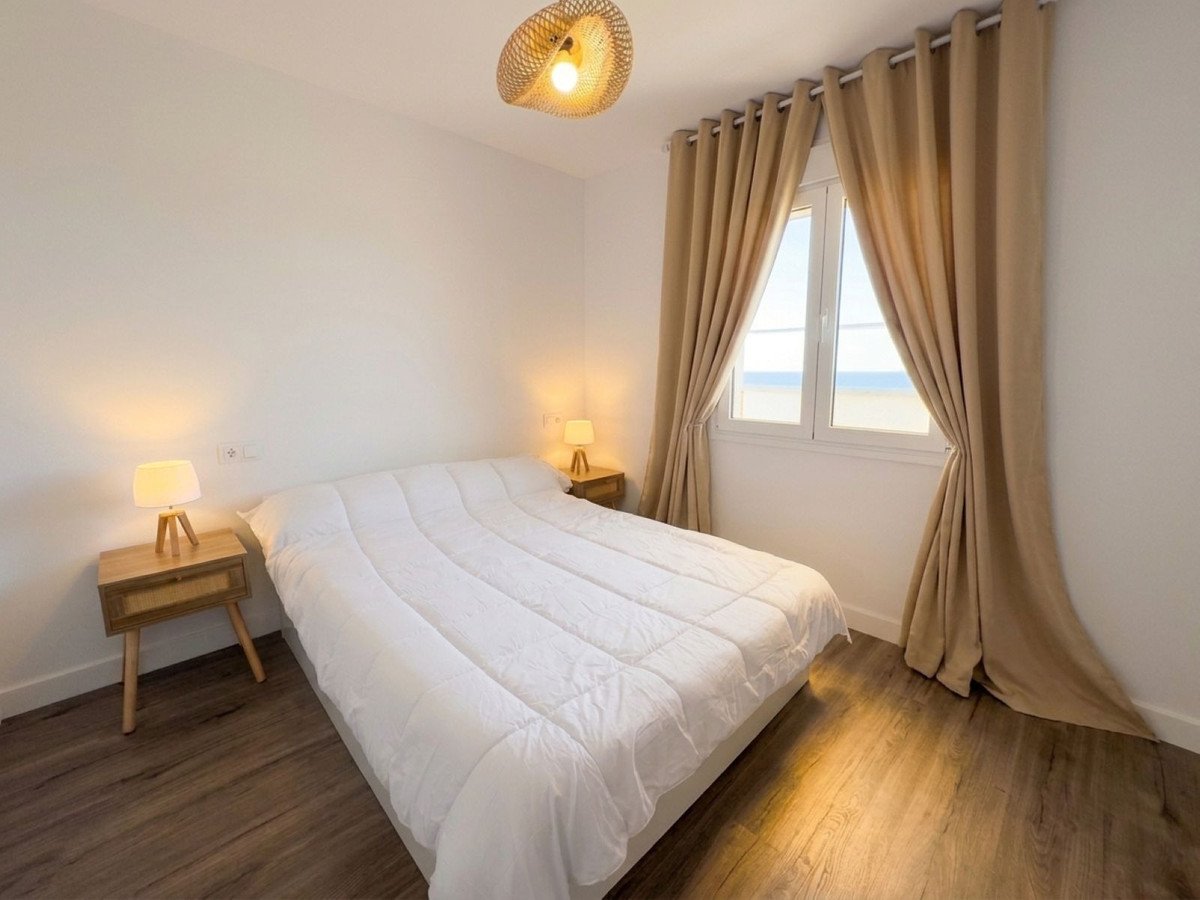 Renoviertes Penthouse mit freiem Meerblick, Mijas, Spanien