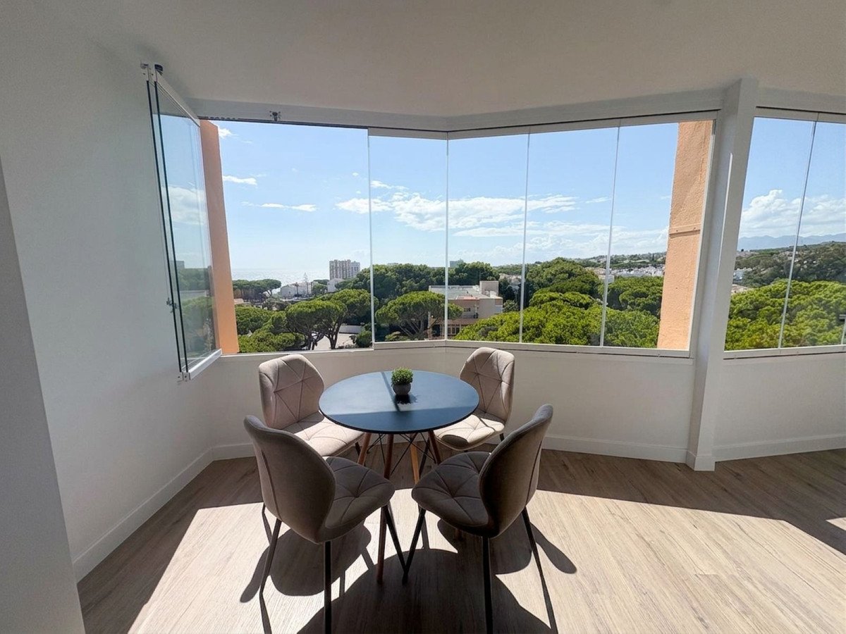 Renoviertes Penthouse mit freiem Meerblick, Mijas, Spanien