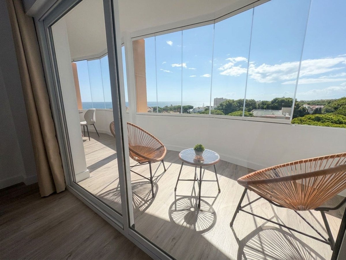 Renoviertes Penthouse mit freiem Meerblick, Mijas, Spanien