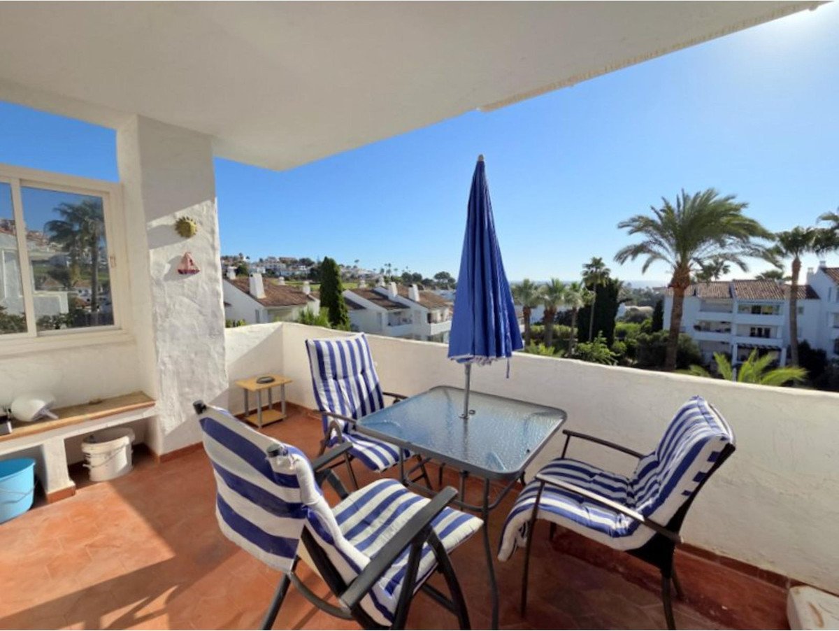 Drei-Zimmer-Wohnung mit 20 m² Terrasse in der Nähe von Duquesa Marina, Manilva, Spanien