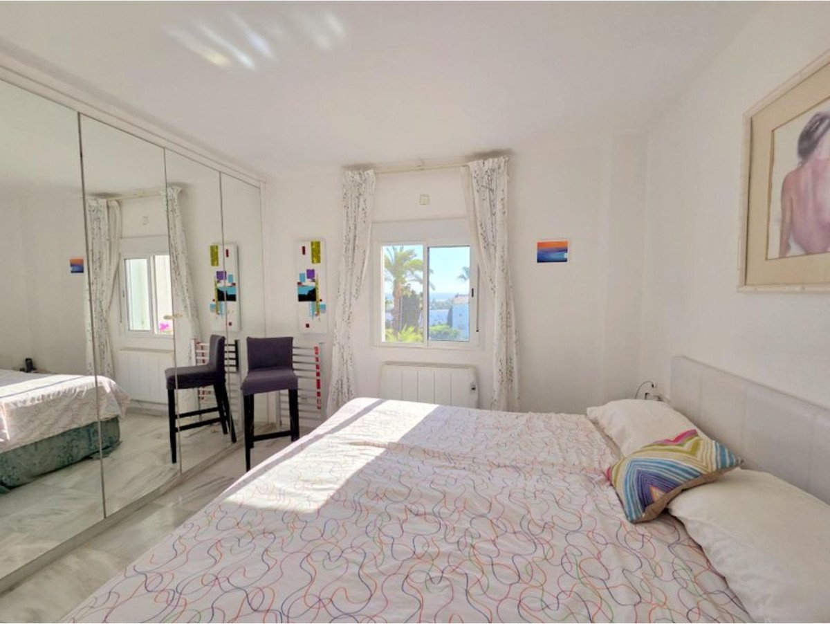 Drei-Zimmer-Wohnung mit 20 m² Terrasse in der Nähe von Duquesa Marina, Manilva, Spanien