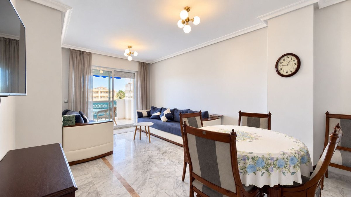 Zwei-Badezimmer-Apartment in der Nähe von Puerto Banús, Marbella, Spanien