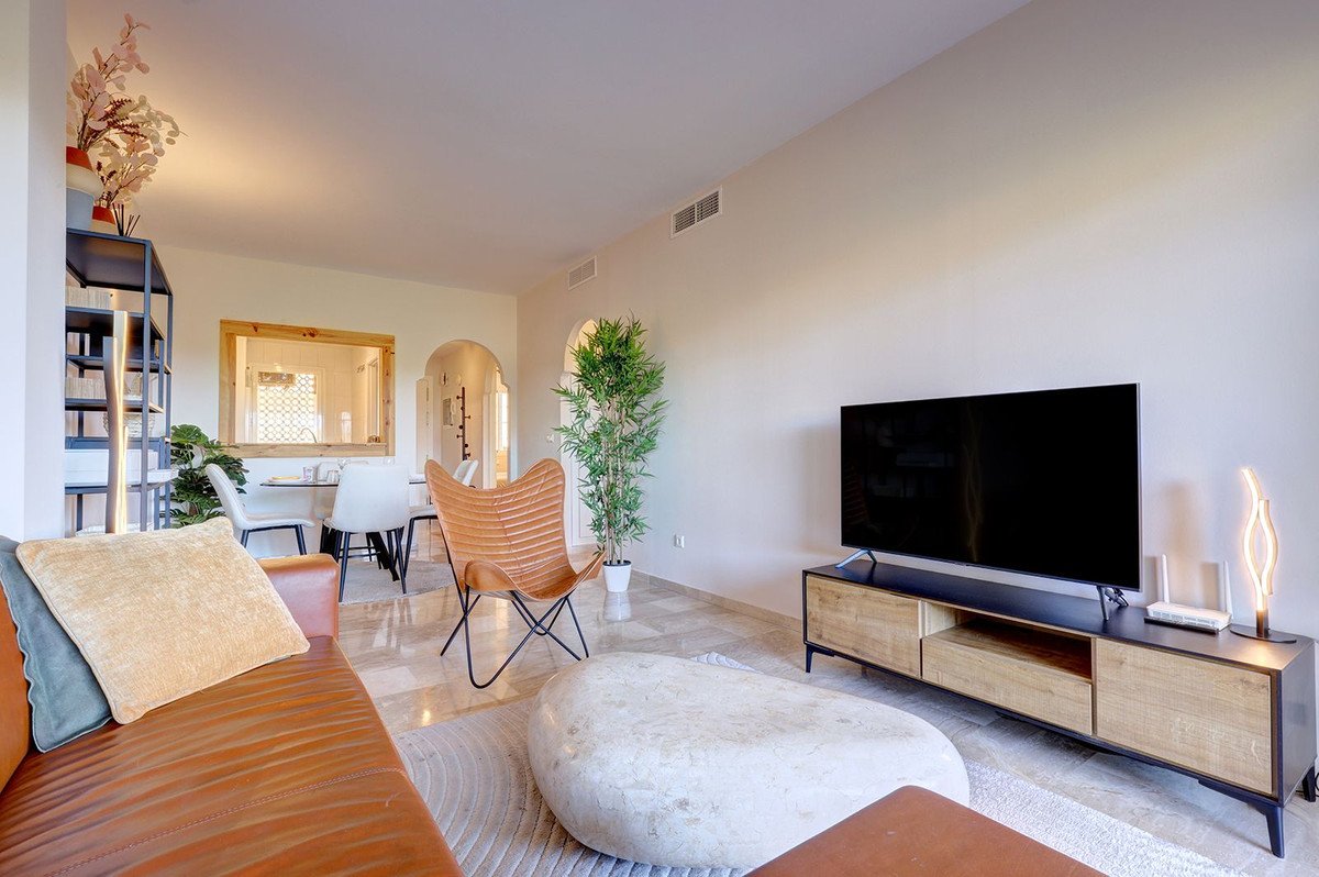 Anlageapartment mit touristischer Lizenz, Gartenterrasse und Garage, Mijas, Spanien