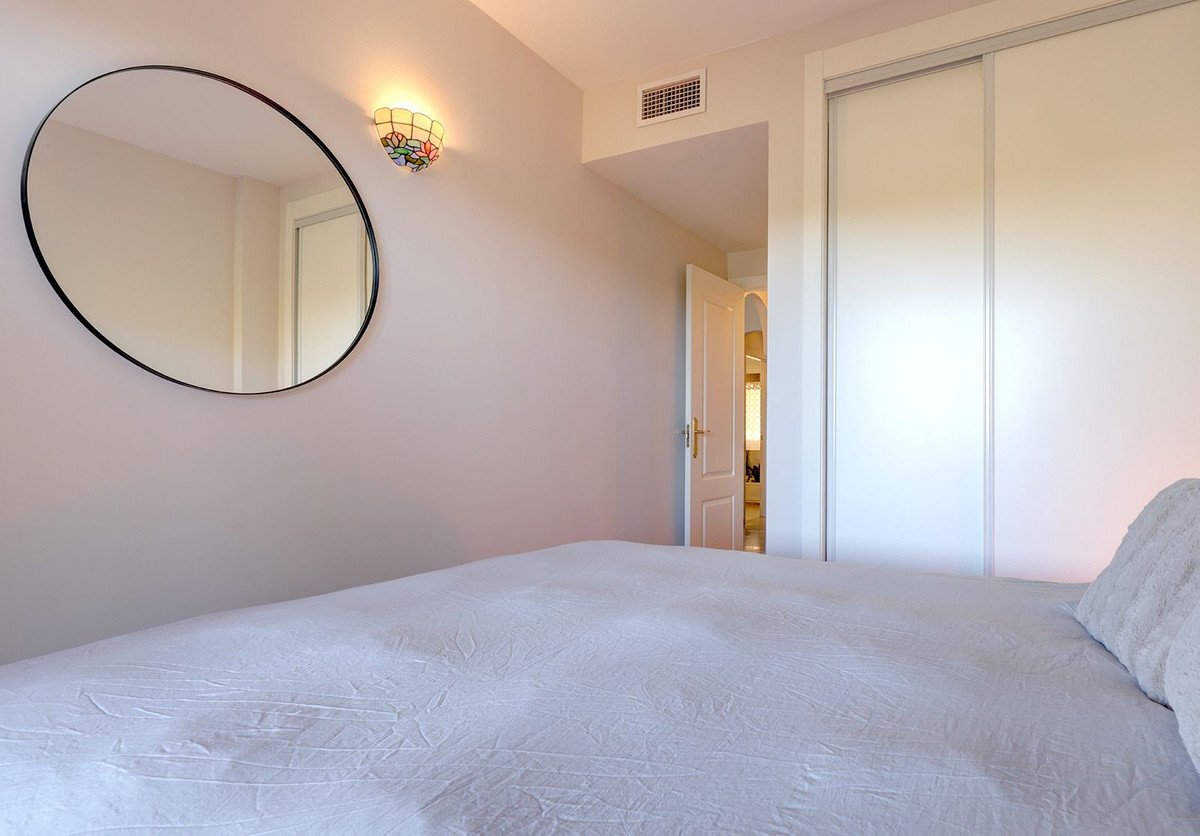 Anlageapartment mit touristischer Lizenz, Gartenterrasse und Garage, Mijas, Spanien