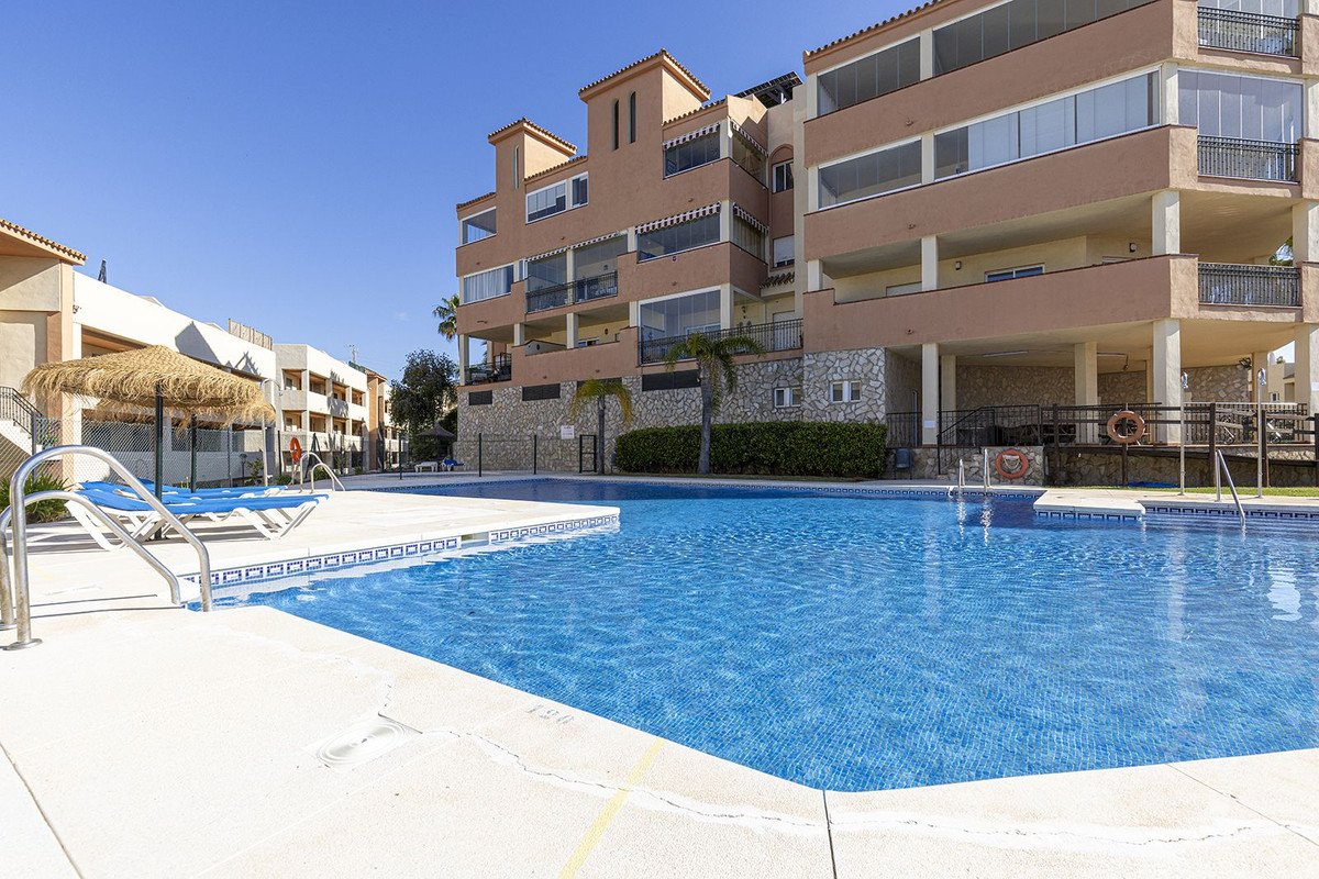 Anlageapartment mit touristischer Lizenz, Gartenterrasse und Garage, Mijas, Spanien