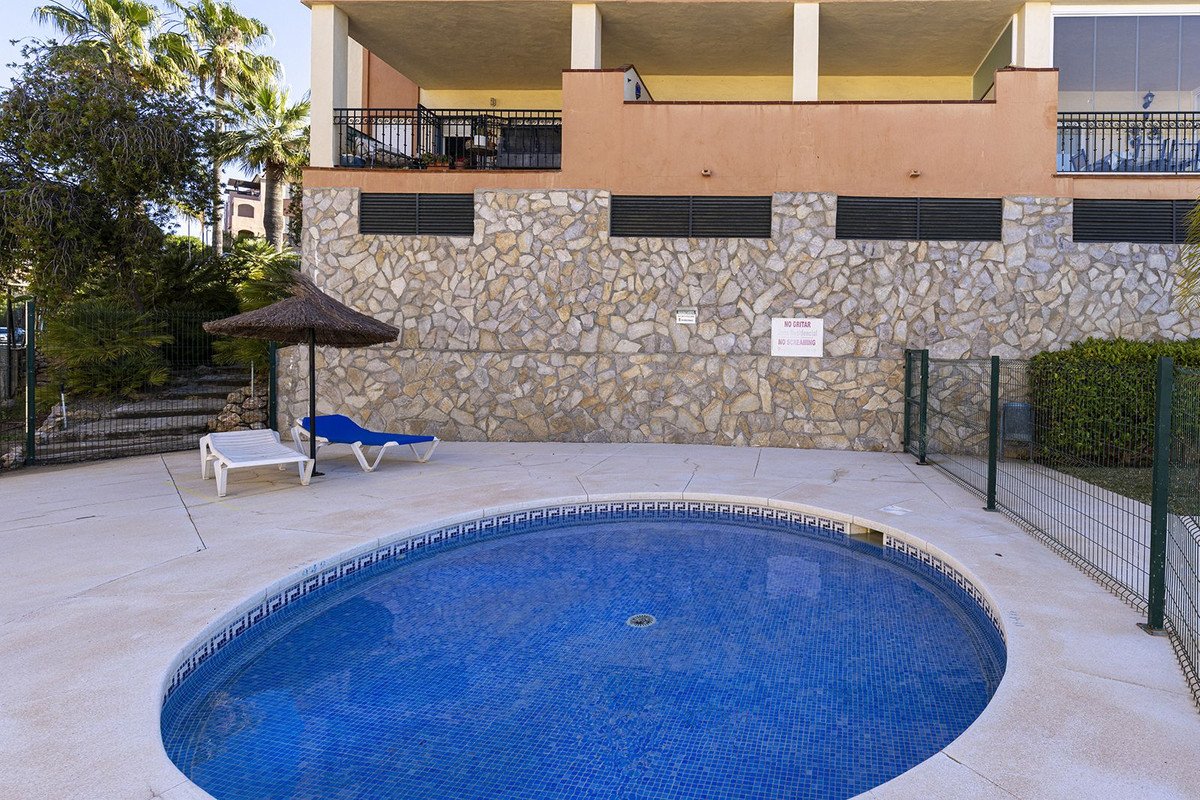 Anlageapartment mit touristischer Lizenz, Gartenterrasse und Garage, Mijas, Spanien