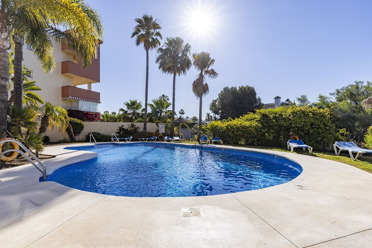 Anlageapartment mit touristischer Lizenz, Gartenterrasse und Garage, Mijas, Spanien
