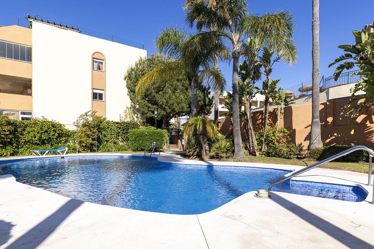 Anlageapartment mit touristischer Lizenz, Gartenterrasse und Garage, Mijas, Spanien