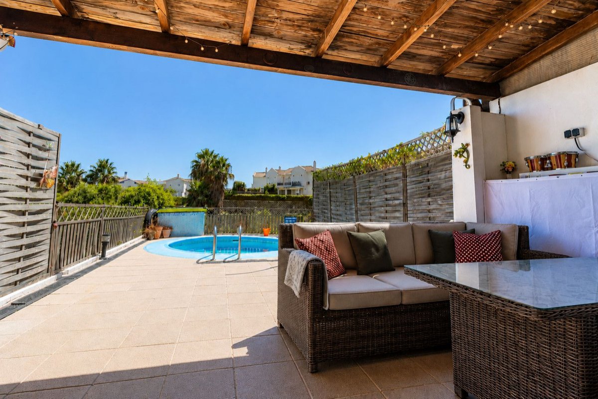 Reihenhaus mit privatem Pool und Meerblick, San Roque, Spanien