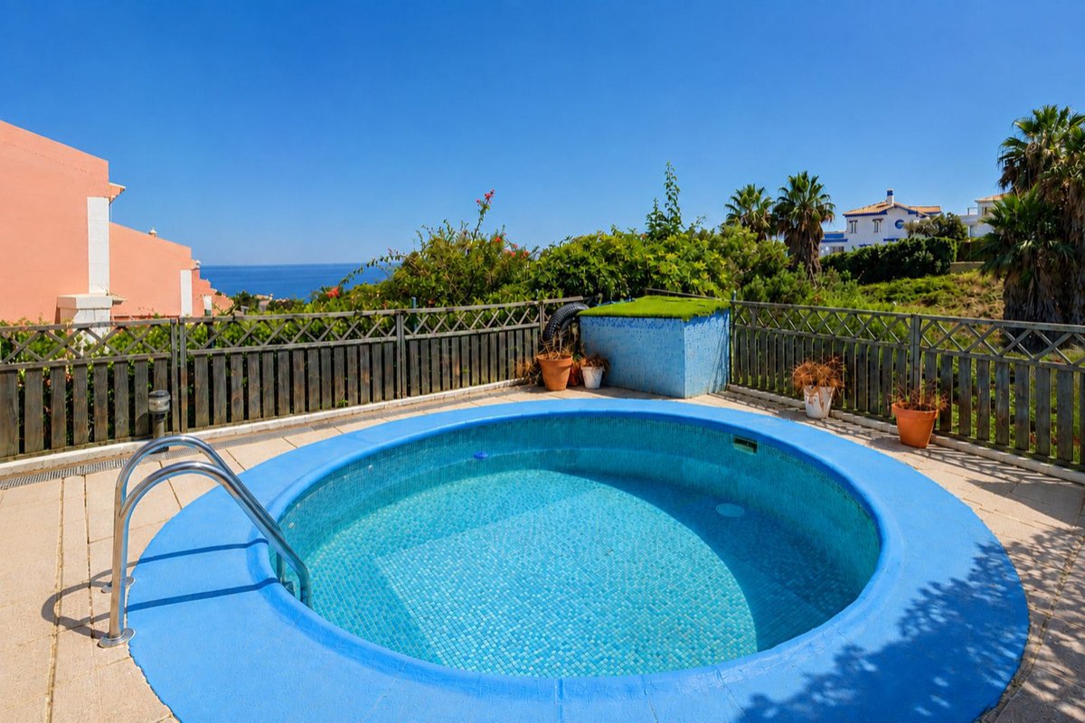 Reihenhaus mit privatem Pool und Meerblick, San Roque, Spanien
