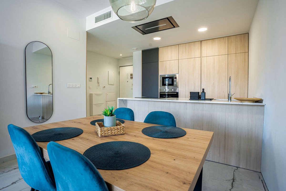 Modernes Apartment aus dem Jahr 2023 mit Meerblick, Fitnessraum und Garage, Orihuela Costa, Spanien