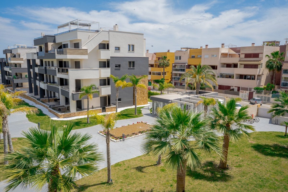 Modernes Apartment aus dem Jahr 2023 mit Meerblick, Fitnessraum und Garage, Orihuela Costa, Spanien