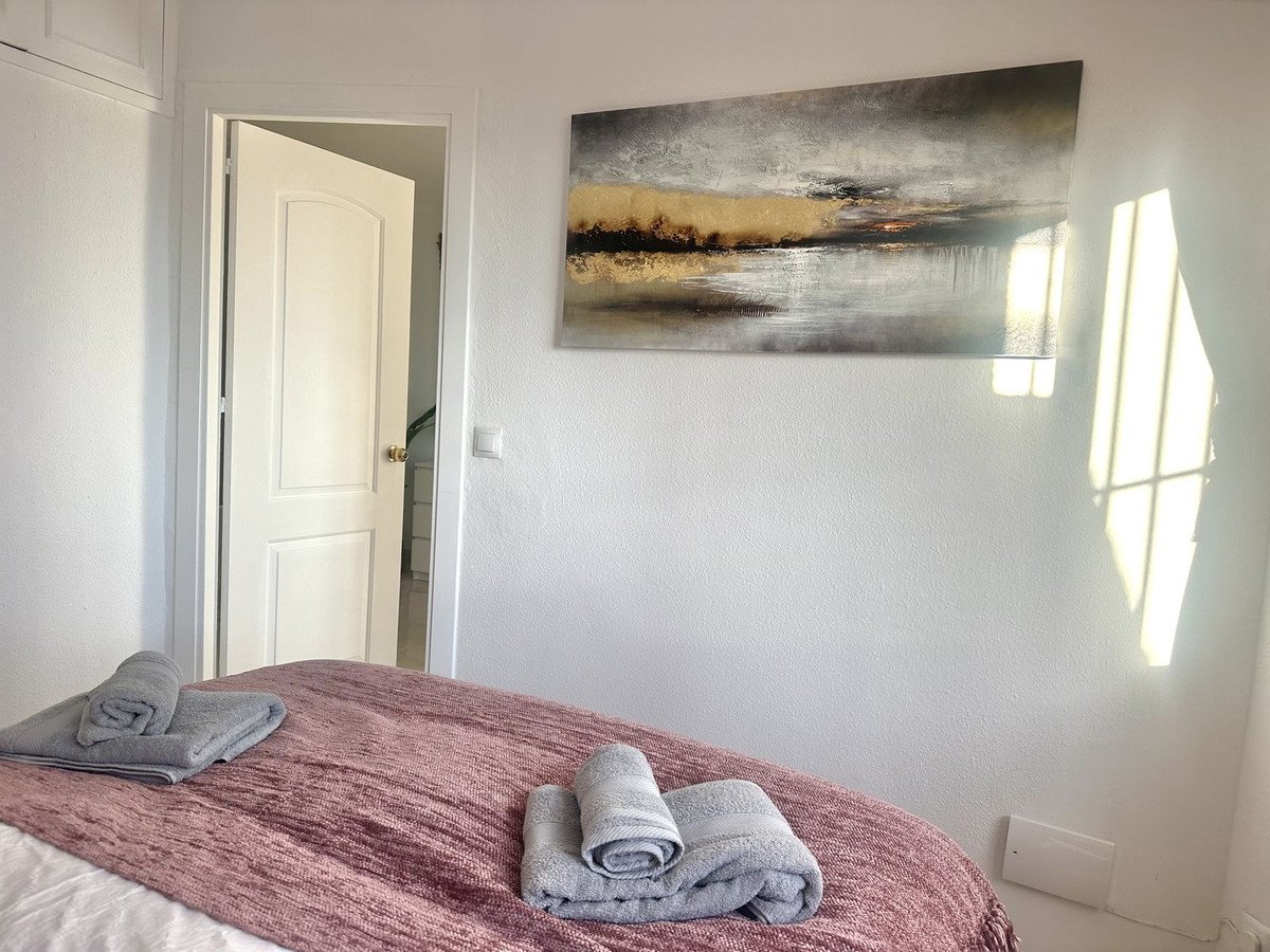 Anlageobjekt: Maisonette-Wohnung mit touristischer Lizenz, 100 m vom Strand entfernt und mit Meerblick, Mijas, Spanien
