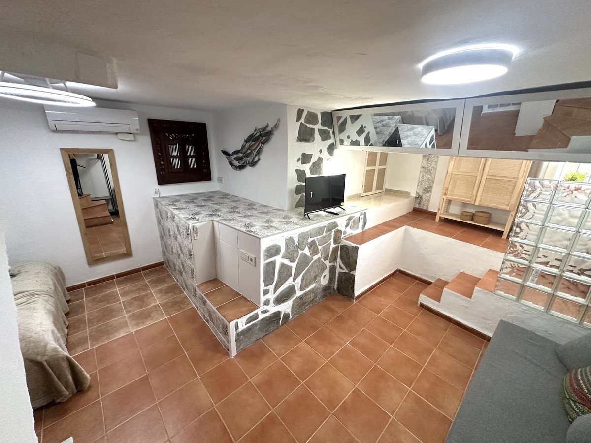Anlageobjekt: Maisonette-Wohnung mit touristischer Lizenz, 100 m vom Strand entfernt und mit Meerblick, Mijas, Spanien
