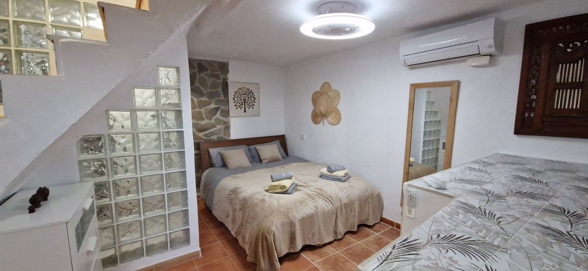 Anlageobjekt: Maisonette-Wohnung mit touristischer Lizenz, 100 m vom Strand entfernt und mit Meerblick, Mijas, Spanien