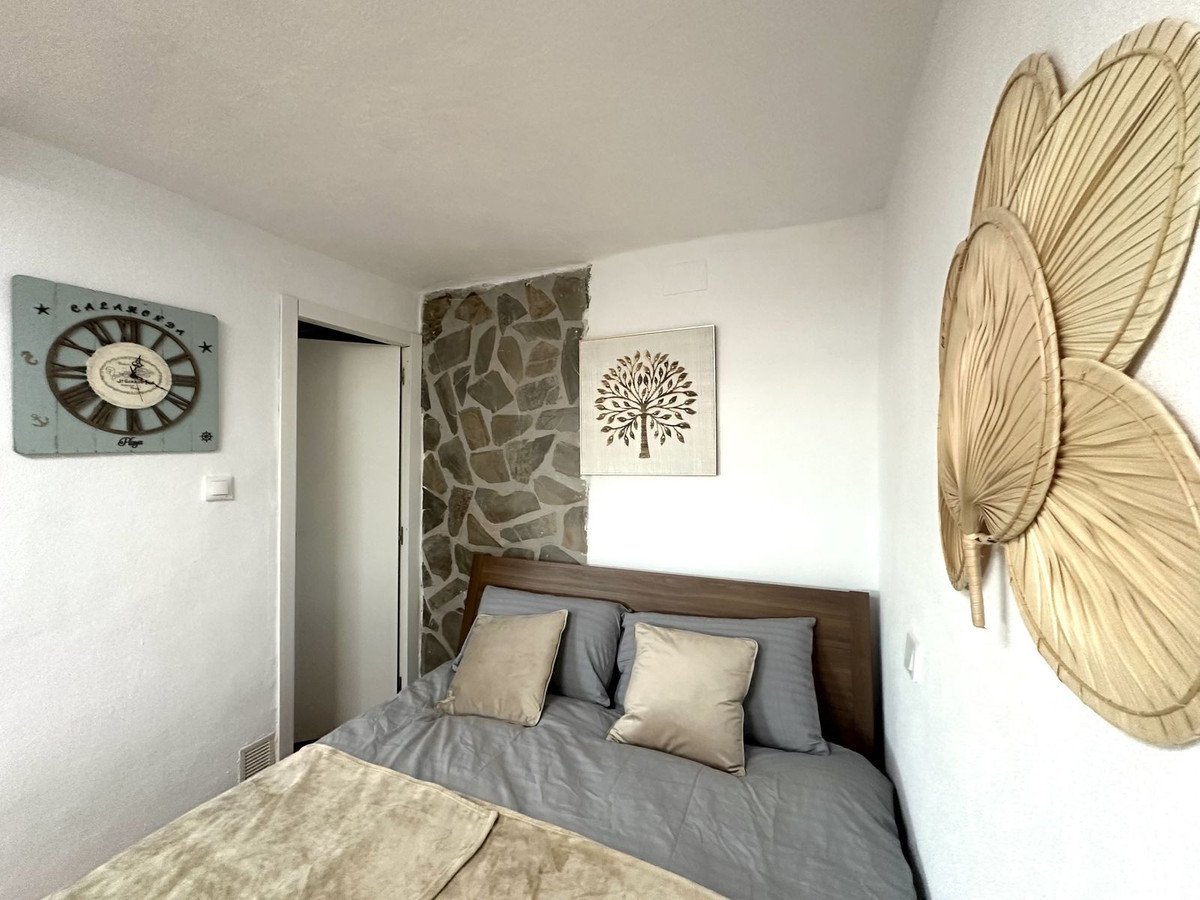 Anlageobjekt: Maisonette-Wohnung mit touristischer Lizenz, 100 m vom Strand entfernt und mit Meerblick, Mijas, Spanien