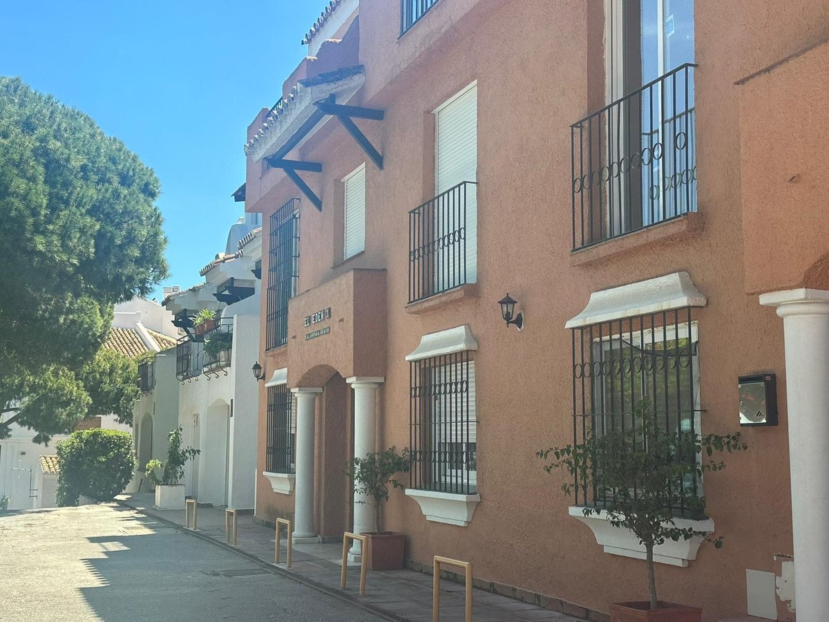 Anlageobjekt: Maisonette-Wohnung mit touristischer Lizenz, 100 m vom Strand entfernt und mit Meerblick, Mijas, Spanien