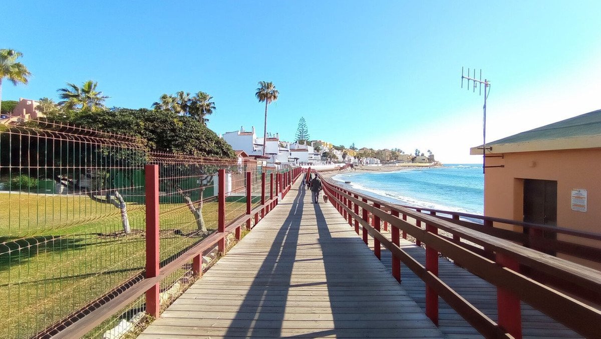Anlageobjekt: Maisonette-Wohnung mit touristischer Lizenz, 100 m vom Strand entfernt und mit Meerblick, Mijas, Spanien