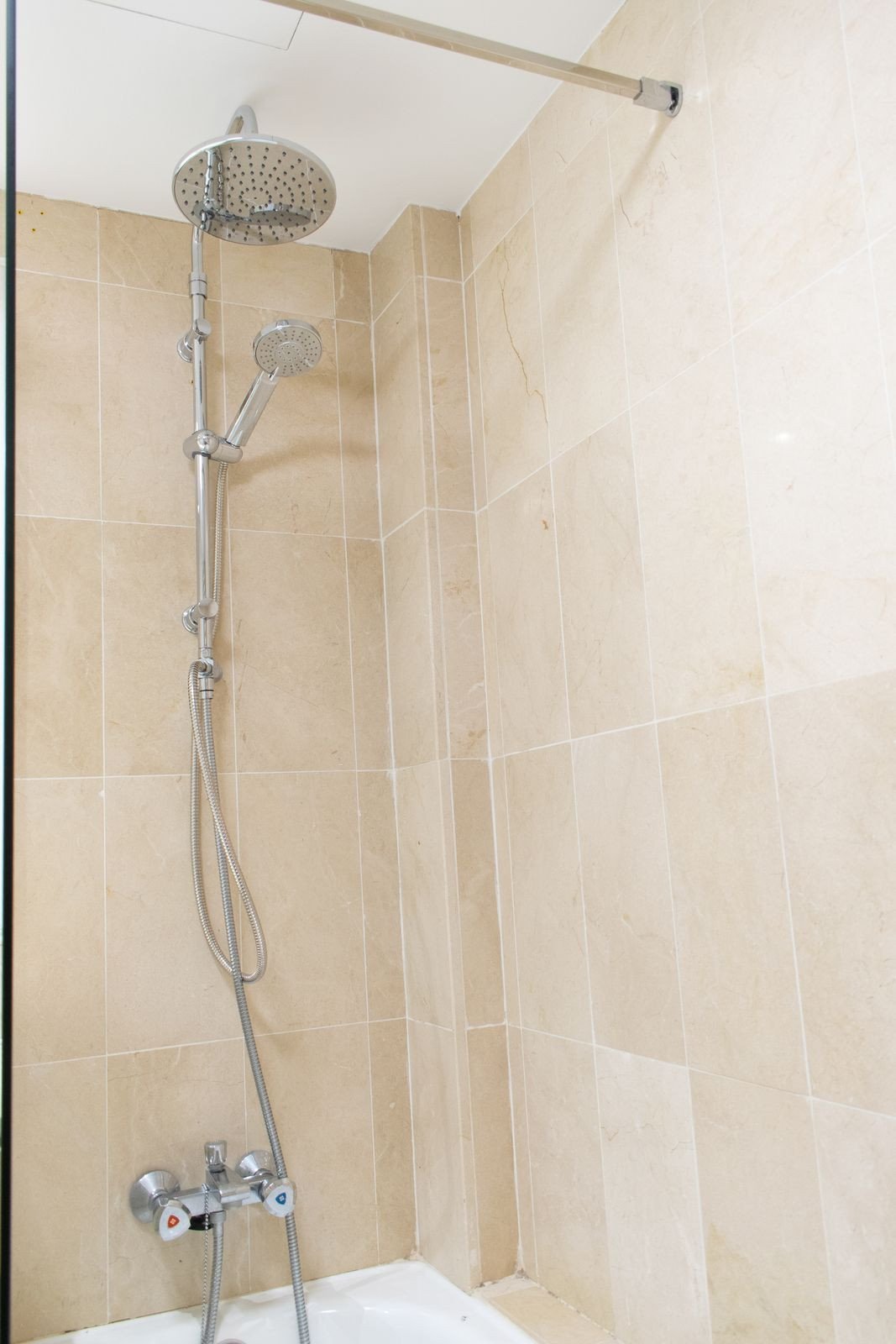 Renovierte Kapitalanlage-Wohnung mit touristischer Lizenz und zwei Terrassen am Golfplatz, Estepona, Spanien