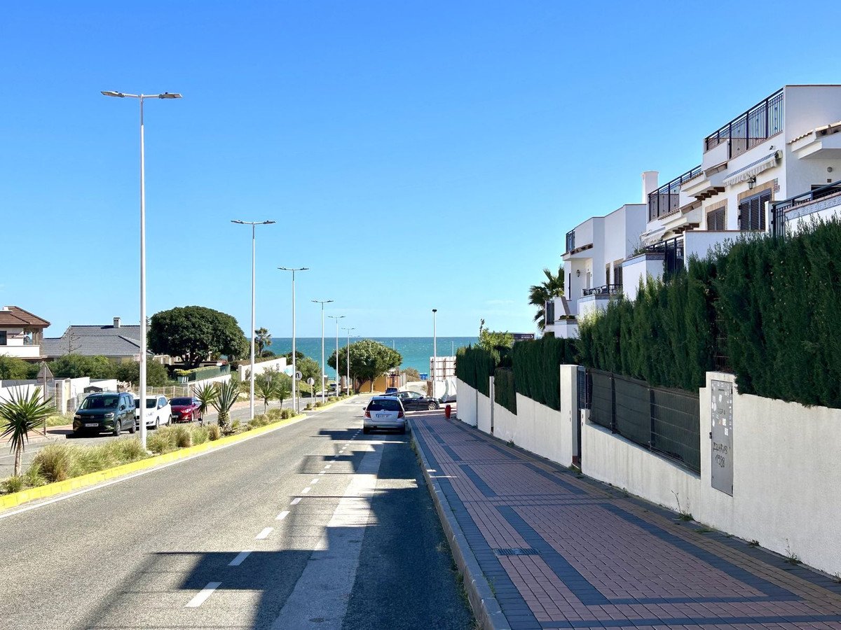 Dachgeschosswohnung mit Solarium, 250 m vom Strand La Mata entfernt, Torrevieja, Spanien