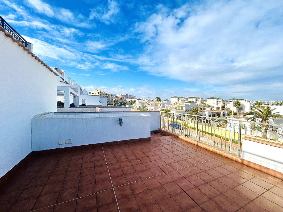 Dachgeschosswohnung mit Solarium, 250 m vom Strand La Mata entfernt, Torrevieja, Spanien