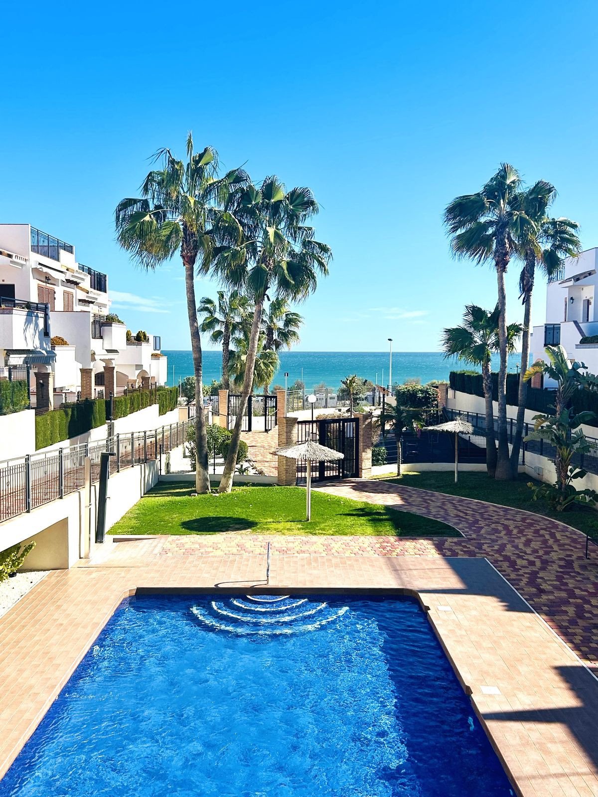 Dachgeschosswohnung mit Solarium, 250 m vom Strand La Mata entfernt, Torrevieja, Spanien