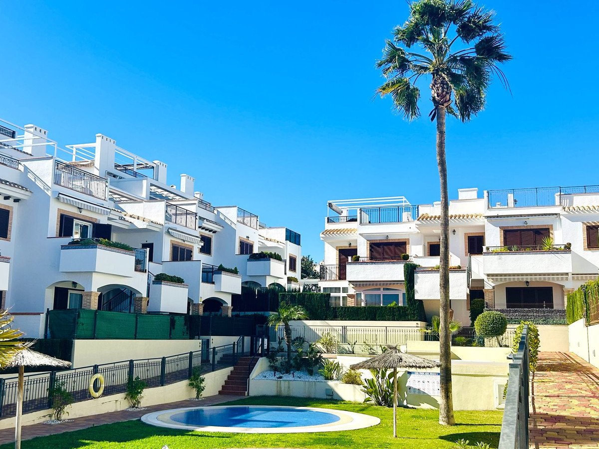 Dachgeschosswohnung mit Solarium, 250 m vom Strand La Mata entfernt, Torrevieja, Spanien