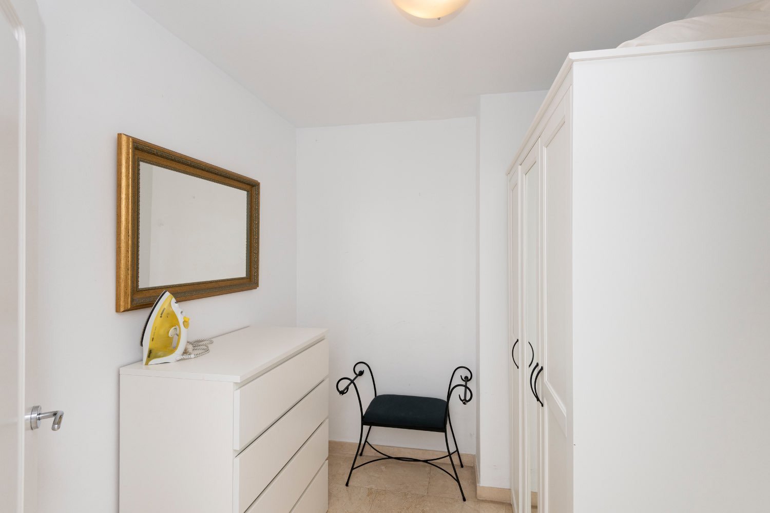 Anlageapartment mit touristischer Lizenz in erster Strandreihe am Strand von Burriana, Nerja, Spanien