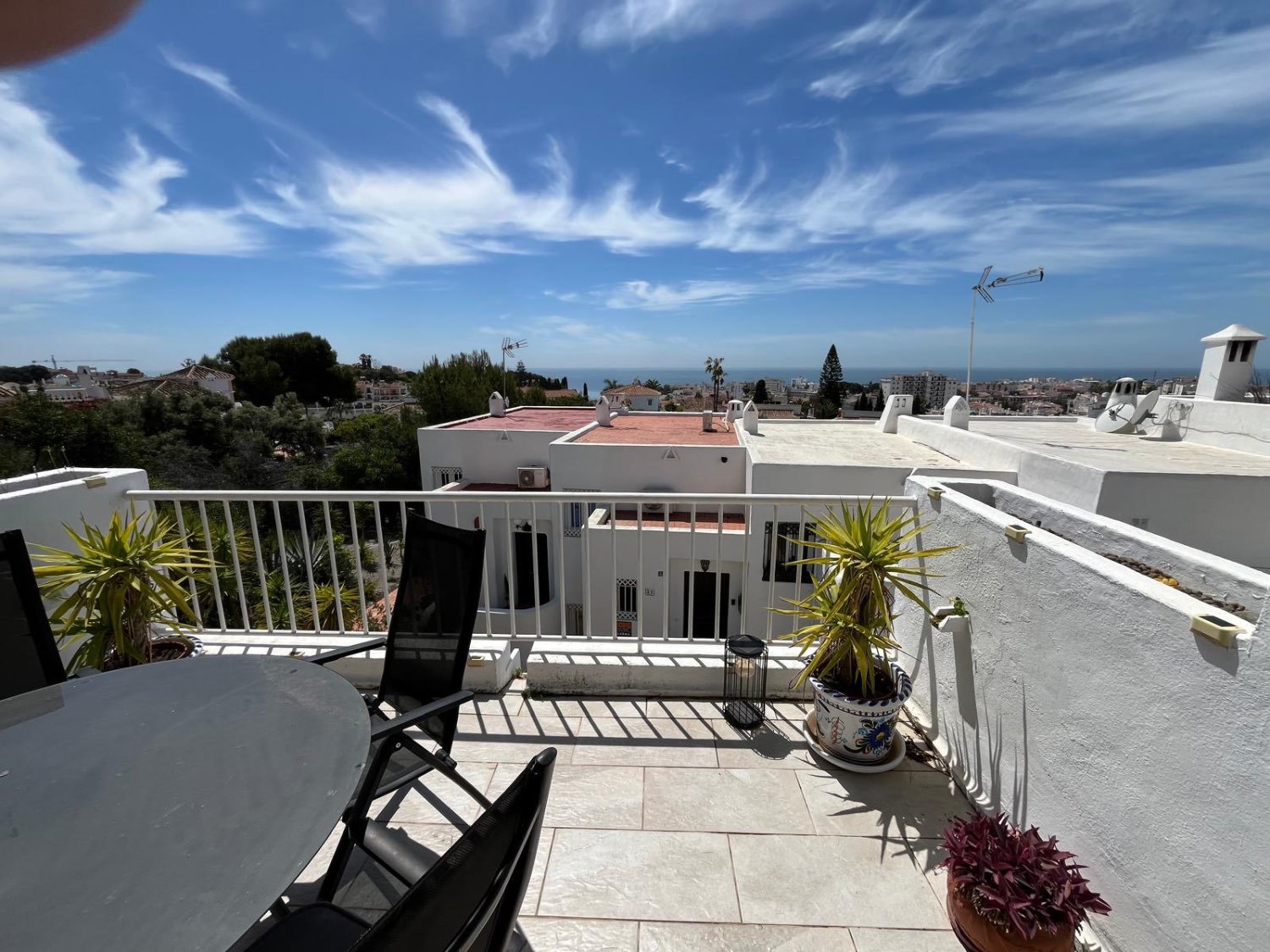 Stadthaus mit Dachterrasse und Meerblick in Paraíso Blanco, Nerja, Spanien