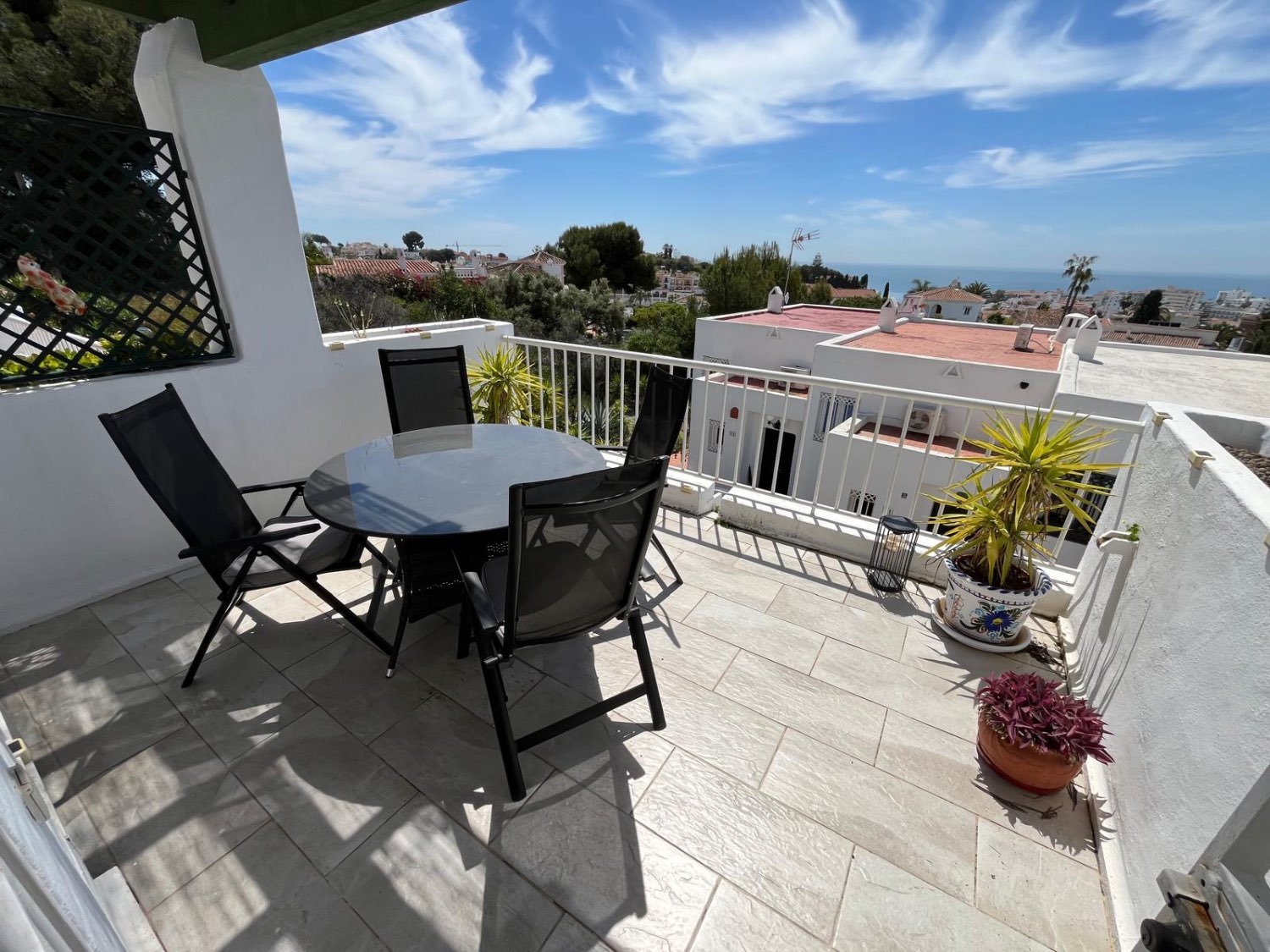 Stadthaus mit Dachterrasse und Meerblick in Paraíso Blanco, Nerja, Spanien