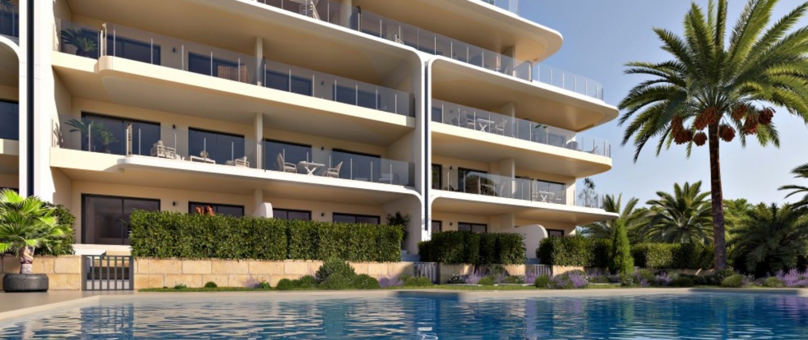 Erdgeschosswohnung mit 2 Schlafzimmern und privatem Garten am Strand, Capdepera, Spanien