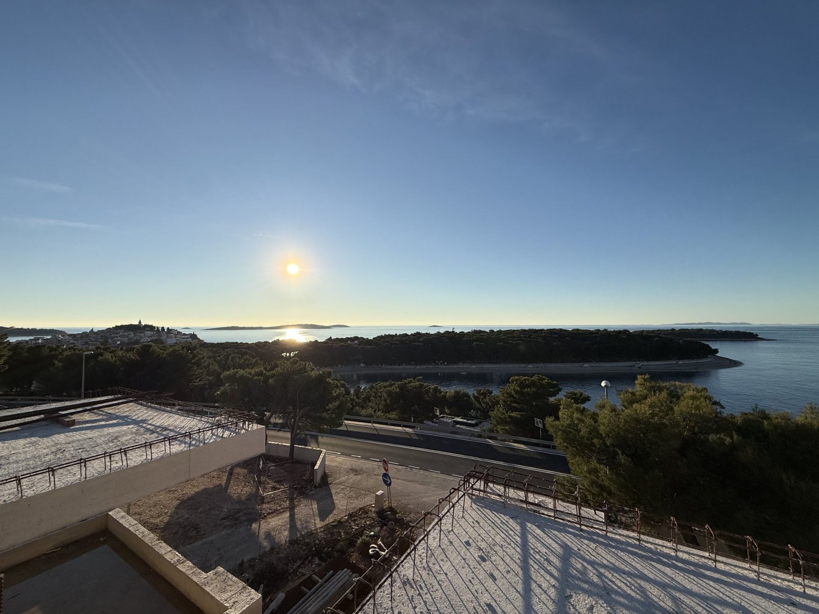 Penthouse mit 2 Schlafzimmern, 50 m vom Strand entfernt mit Meerblick, Primošten, Kroatien