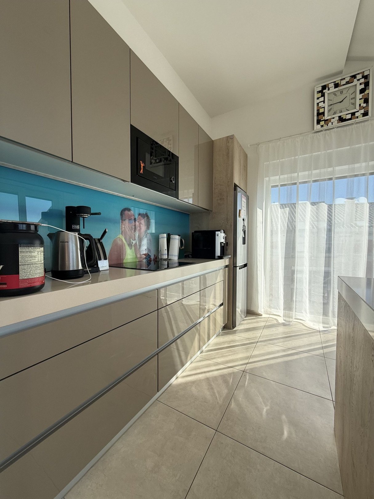 Penthouse in erster Strandreihe mit 45 m² Terrasse und separatem Apartment, Bibinje, Kroatien