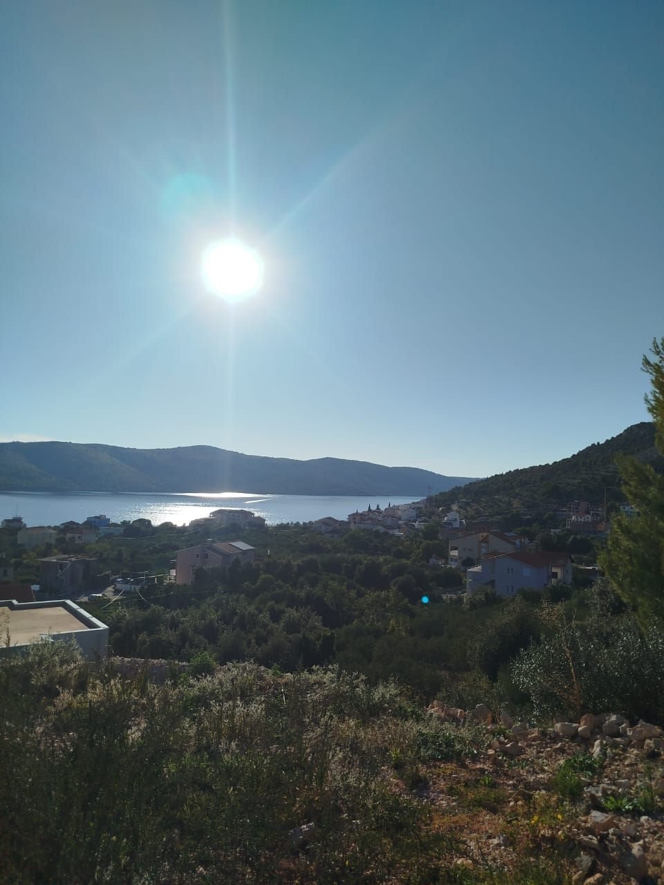 Zweifamilienhaus in einfacher Bauweise mit Meerblick, Seget, Kroatien