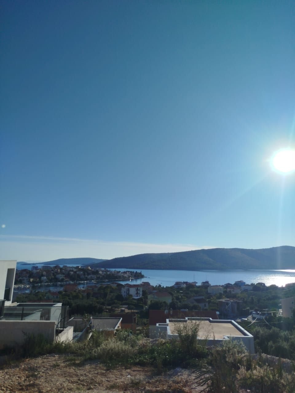 Zweifamilienhaus in einfacher Bauweise mit Meerblick, Seget, Kroatien