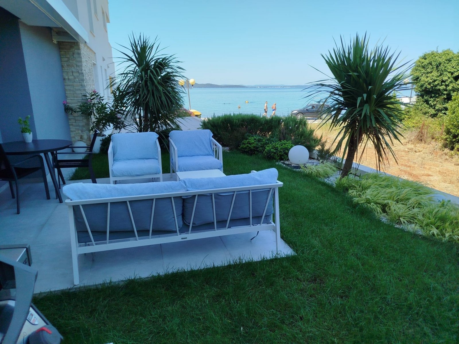 Neue Wohnung mit 2 Schlafzimmern und zwei Garagenstellplätzen am Meer, Zadar, Kroatien