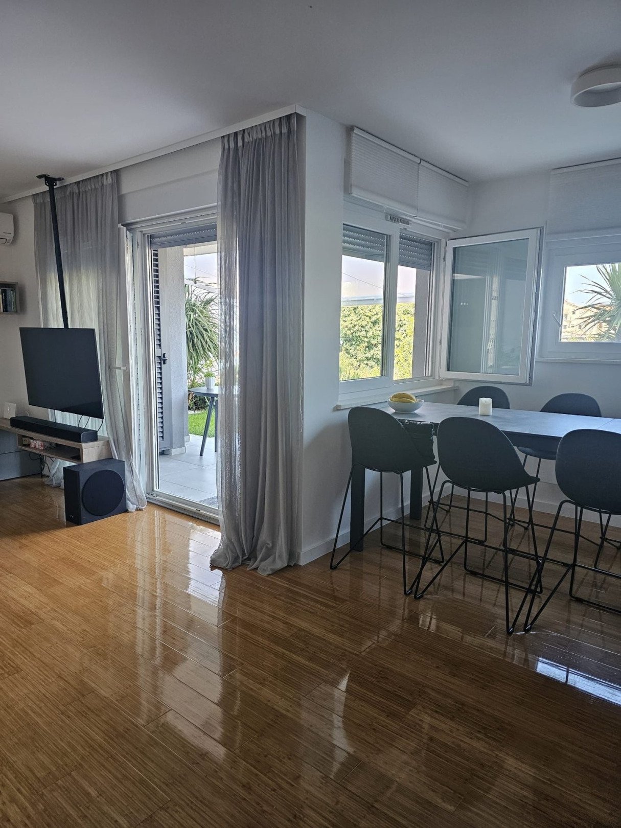 Neue Wohnung mit 2 Schlafzimmern und zwei Garagenstellplätzen am Meer, Zadar, Kroatien