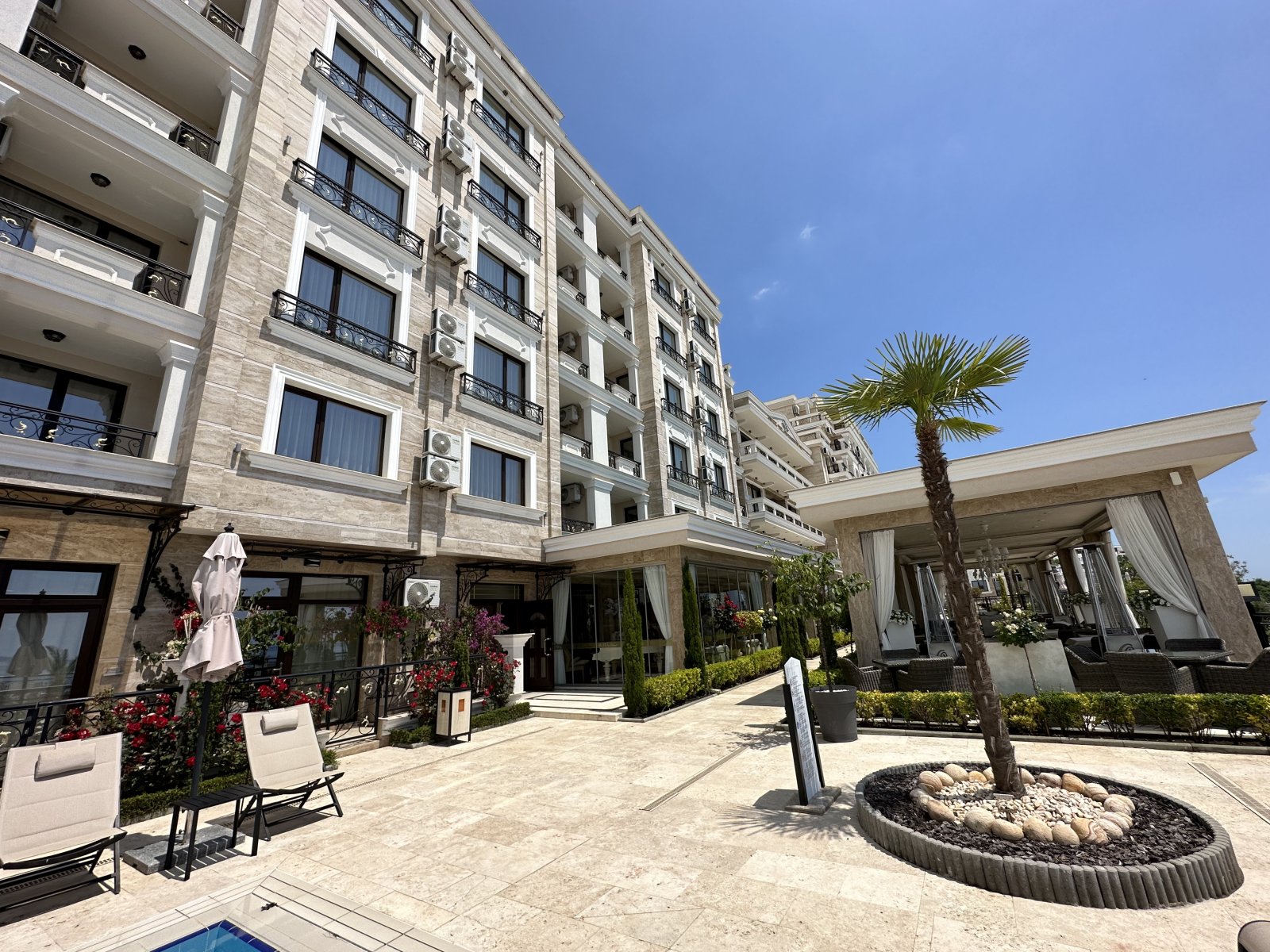 Möblierte Studio-Wohnung mit Bergblick in Sveti Vlas, Bulgarien 