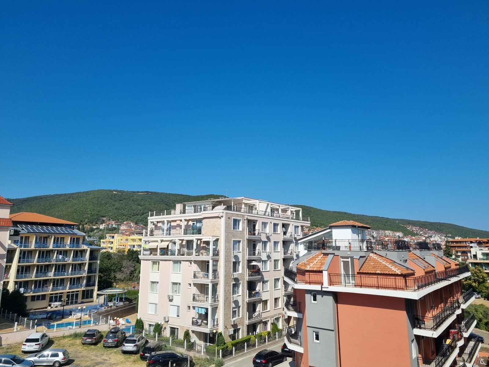 Hübsche 2-Zimmer-Wohnung in Sveti Vlas, Raduga 1, 5. Etage, Bergblick