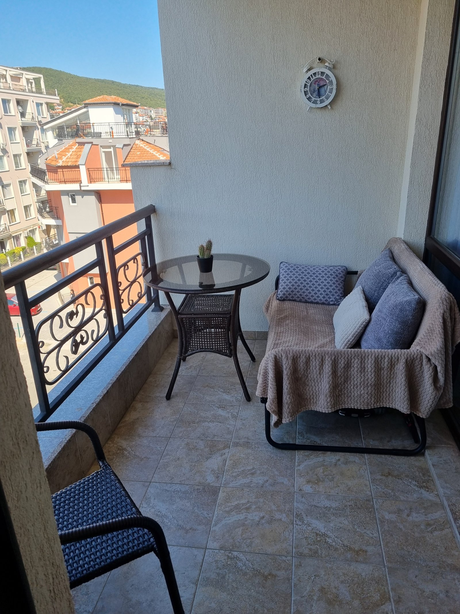 Hübsche 2-Zimmer-Wohnung in Sveti Vlas, Raduga 1, 5. Etage, Bergblick