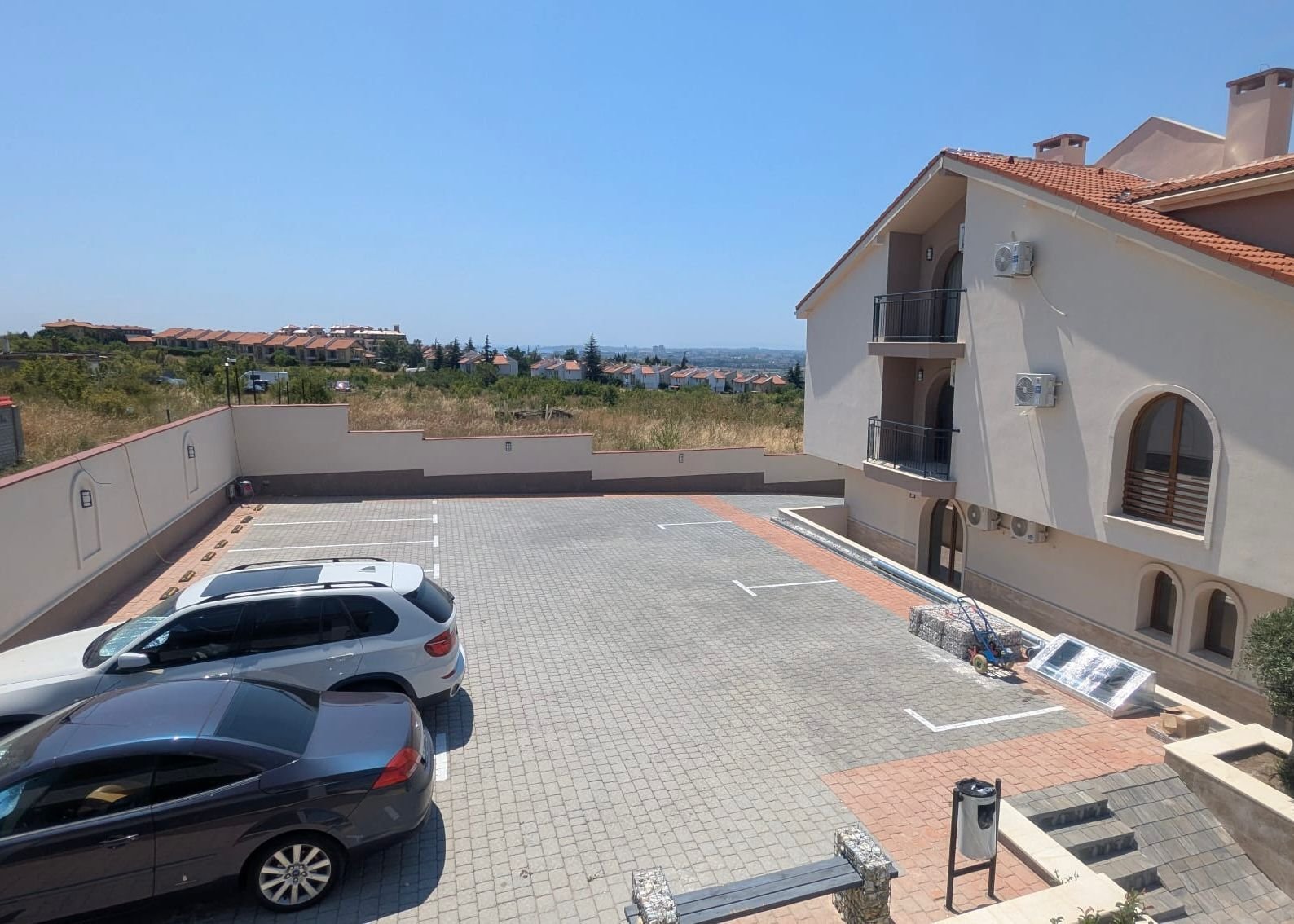 Zweizimmerwohnung im Komplex Grand Village in Kosharitze