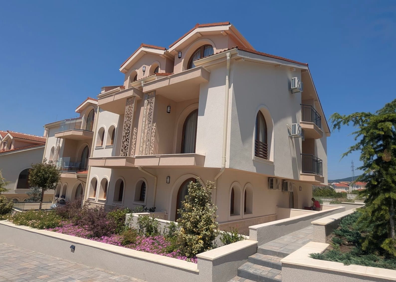 Zweizimmerwohnung im Komplex Grand Village in Kosharitze