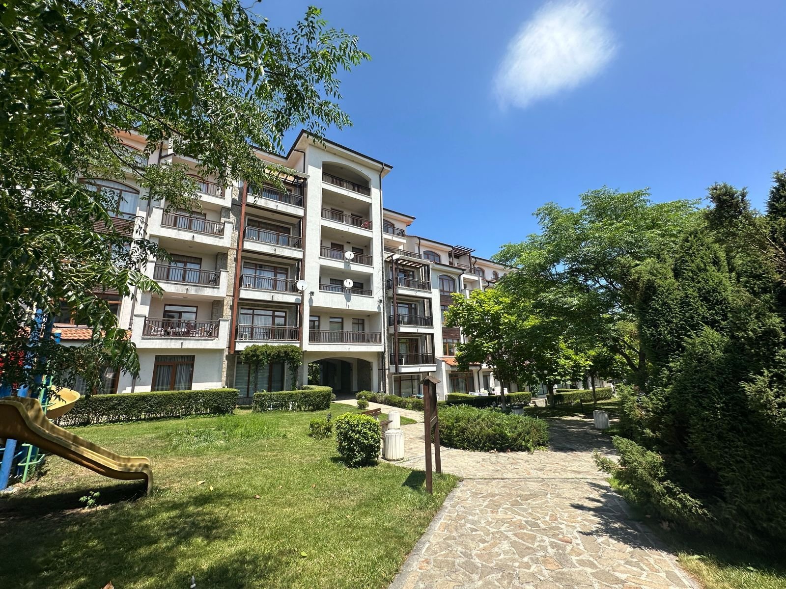 Dreizimmerwohnung im Komplex Vineyards in Aheloy