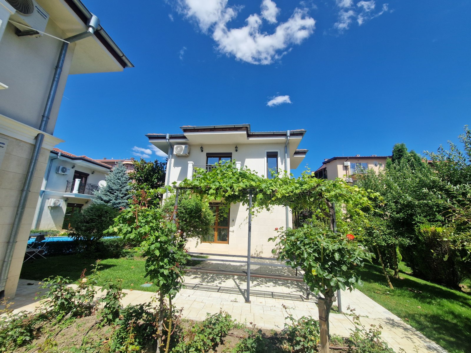 Ravda: Einfamilienhaus mit Zugang zum Pool in Ravda Bulgarien 