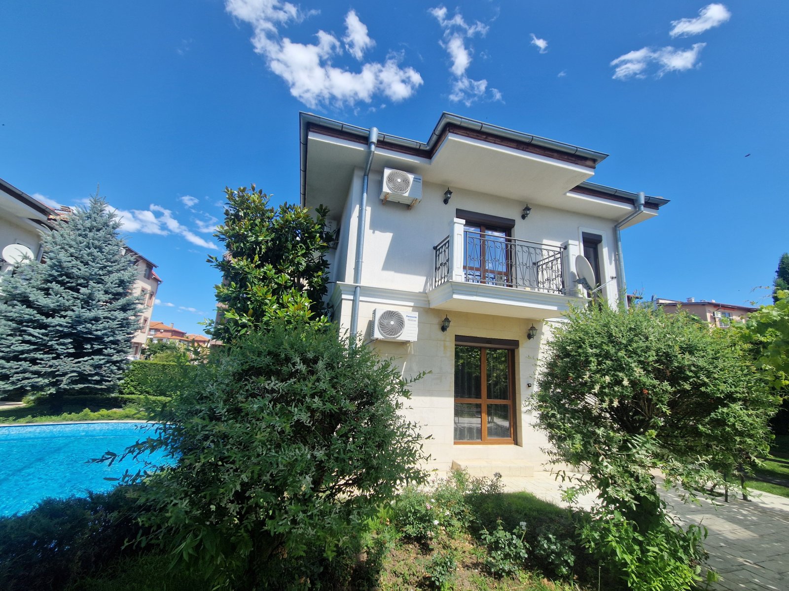 Einfamilienhaus mit Zugang zum Pool in Ravda Bulgarien